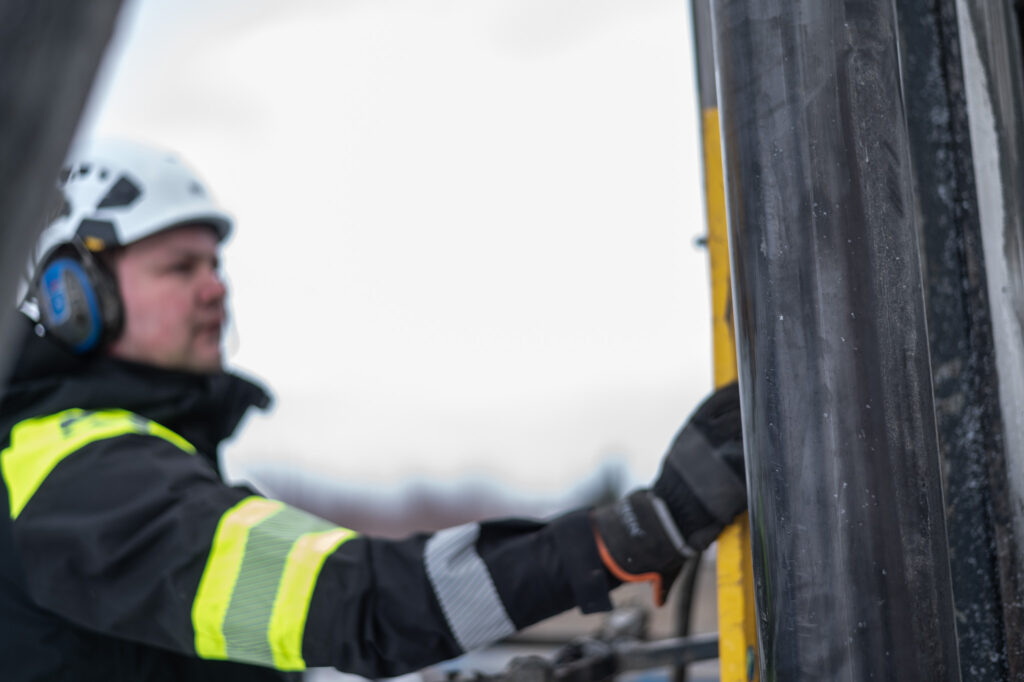 energiakaivojen porauksen jälkeen asennetaan lämmönkeruuputkisto